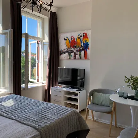 Orange Mere Apartment *