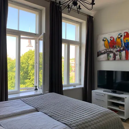Orange Mere Apartment *