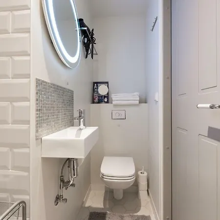 Orange Mere Apartment *